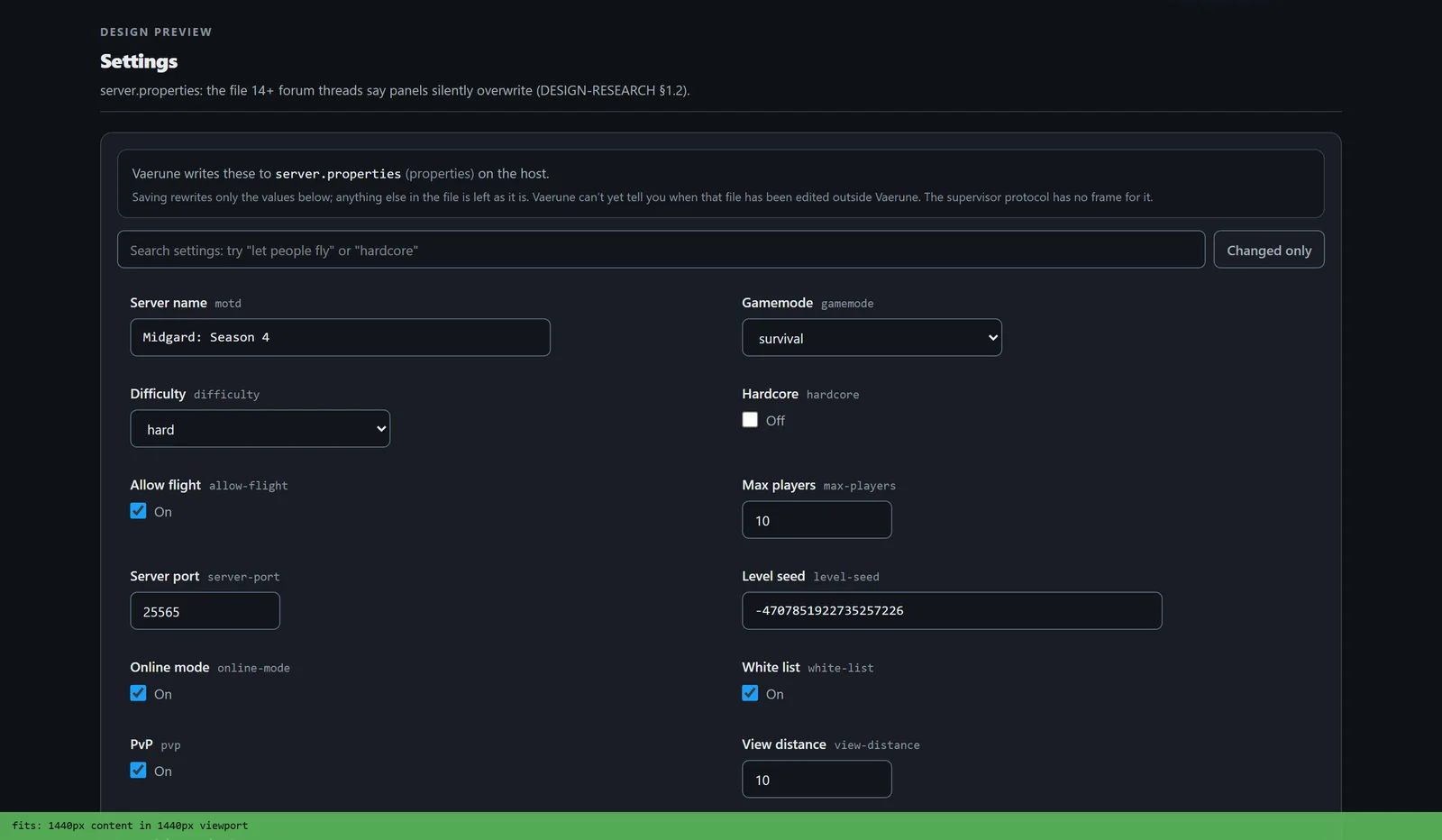 Settings tab open on a Minecraft server showing fields for server name, slots, password, port, and game mode